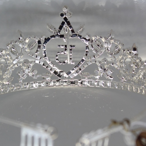 Tiara Sweet 15 - Picture 4 of 5